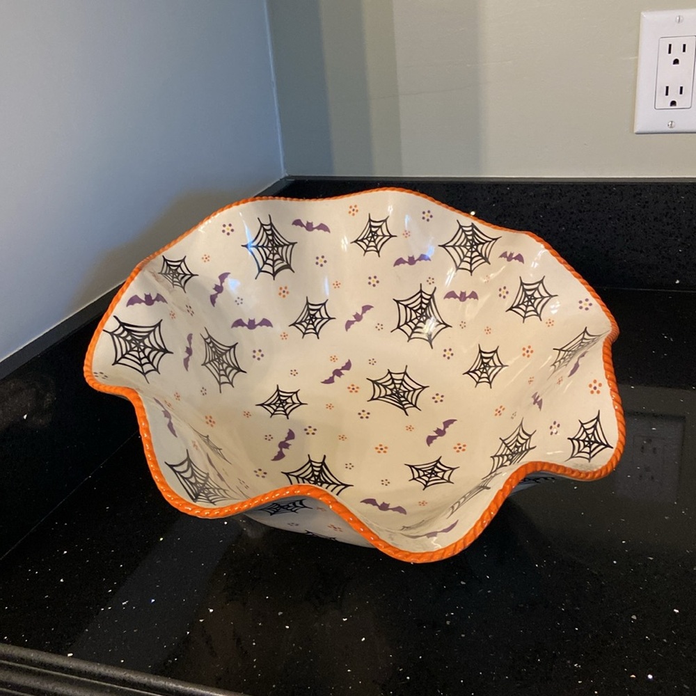 14” Temp-Tations Halloween Spooky BOOfetti Ruffled Edge 4 QT Ceramic Bowl HUGE - Picture 10 of 13